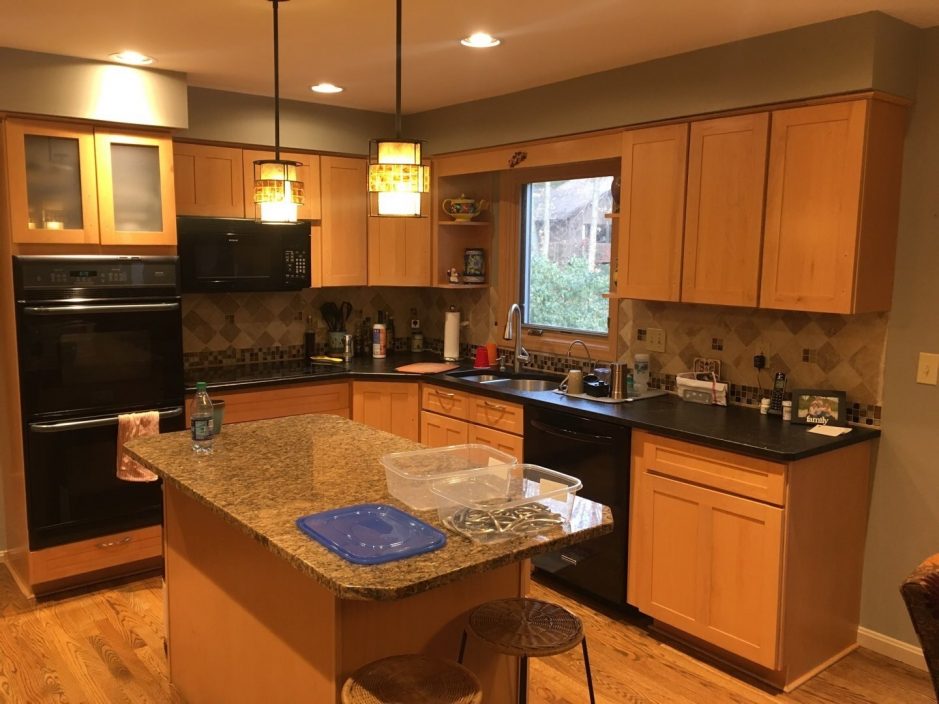 Off White Kitchen Cabinet Painting (Before) Off White Kitchen Cabinet Painting (Before)